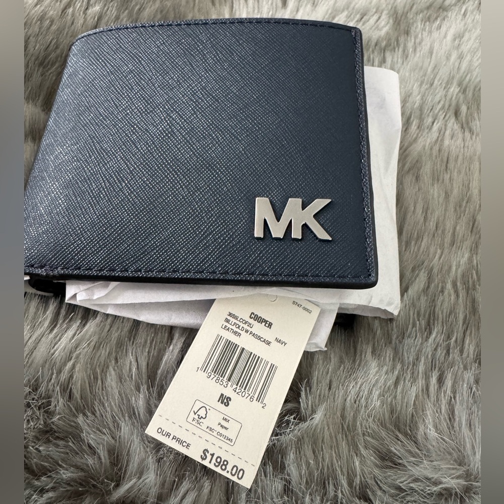 Michael Kors Cooper Saffiano Leather Billfold Wallet
With Passcase NWT